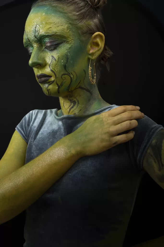 Rachel Refined makeup artist dones her own makeup in alien encounter