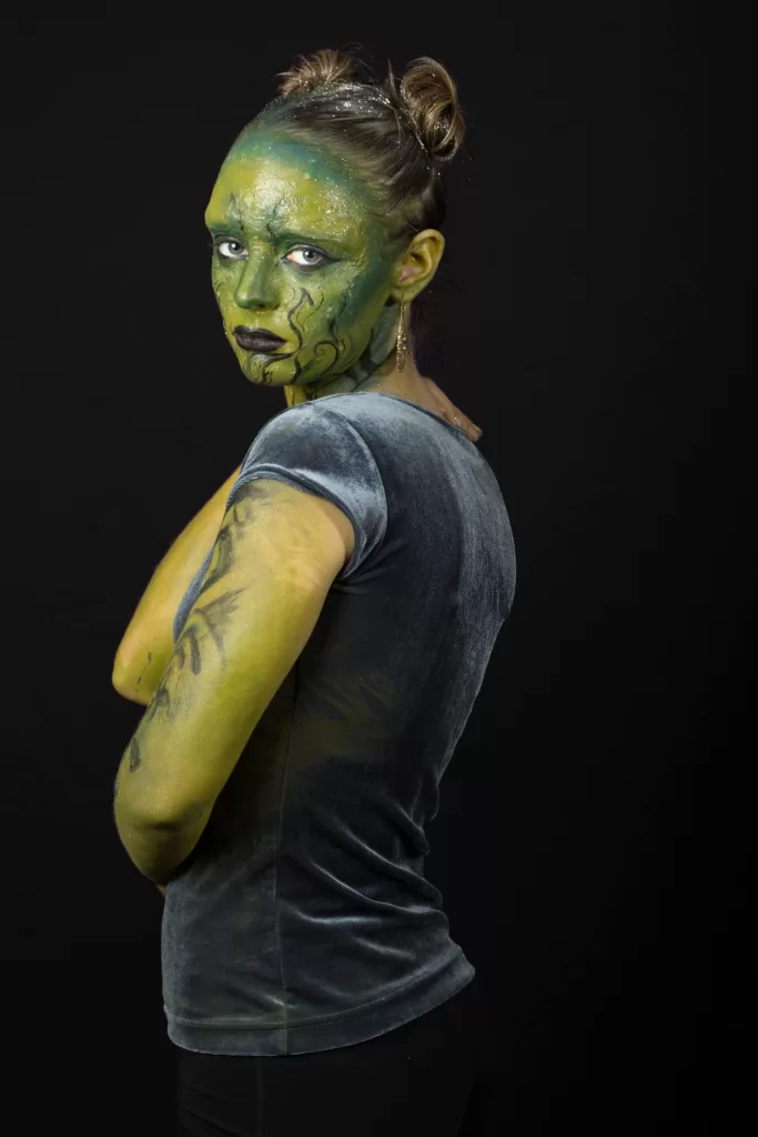 Rachel Refined makeup artist dones her own makeup in alien encounter